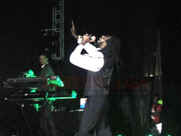IMG 1240 595x446 Huge turnout for Buju in Miami