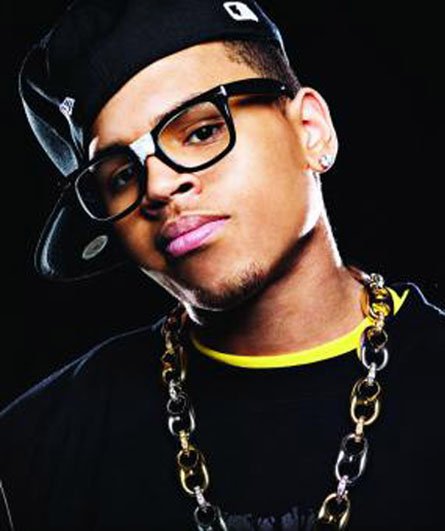 Chris Brown Walks..Rihanna still wants to be close to him Chris Brown Walks..Rihanna still wants to be close to him