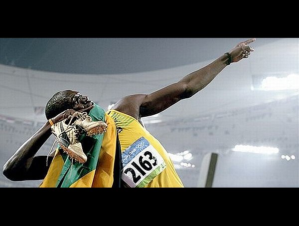 Usain Bolt 200m World Record 19.19!